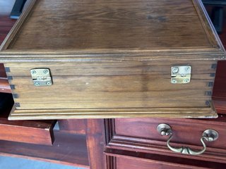 Caja de madera con cierre