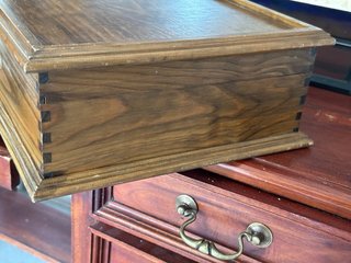 Caja de madera con cierre