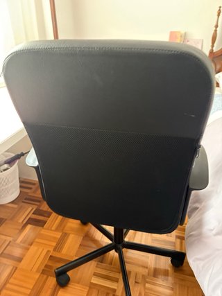 Silla escritorio. Usada pero en muy buen estado.
