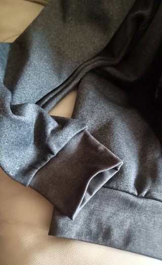 Sudadera THINKLESS+8000 negra y gris