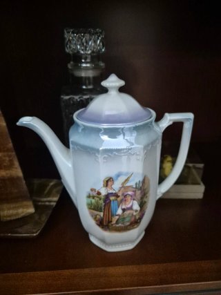 Jarra de porcelana decorada