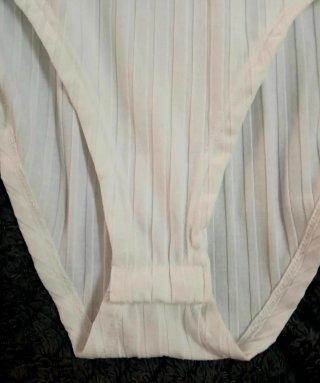 Body blanco con mangas abullonadas
