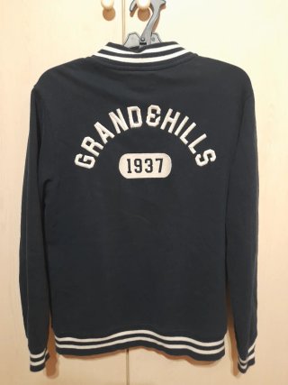 Pantalón y chaqueta  deportiva, chico beige y azul