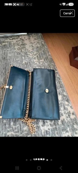 Bolso vintage azul marino con cadena dorada