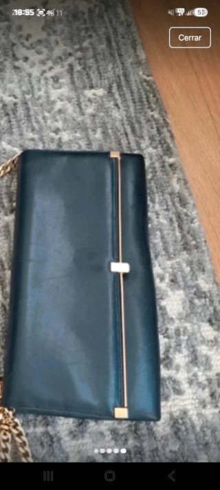 Bolso vintage azul marino con cadena dorada