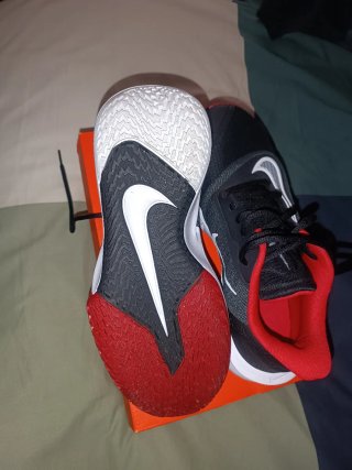 Zapatillas Nike Negras y Rojas