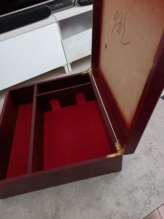 Caja joyero de madera con interior de terciopelo