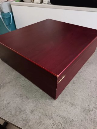Caja joyero de madera con interior de terciopelo