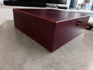 Caja joyero de madera con interior de terciopelo