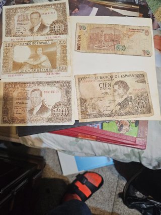 Lote Billetes Pesetas y Pesos Argentinos