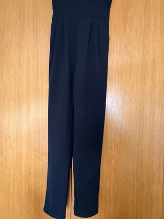Mono negro escotado