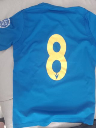 Conjunto deportivo negro Macron