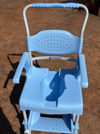 Silla ducha/WC Moen con ruedas y orinal
