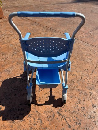 Silla ducha/WC Moen con ruedas y orinal