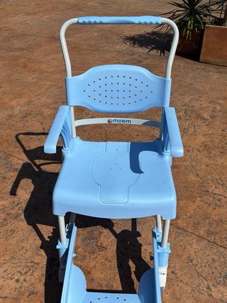 Silla ducha/WC Moen con ruedas y orinal