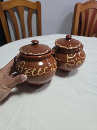 Azucarero y salero de barro