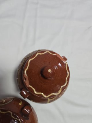 Azucarero y salero de barro