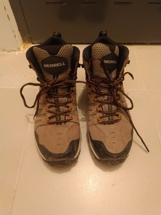 Botas de montaña Merrell impermeables beige/negras
