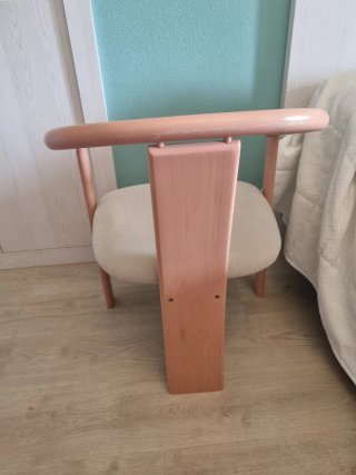 Silla de madera y tela