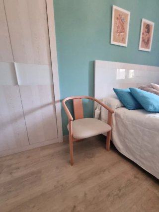 Silla de madera y tela