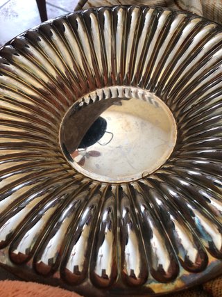 Fuente de plata con relieve