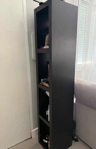 Estantería Ikea oscura
