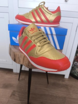 Adidas Galaxy Talla 45 Oro Rojo.