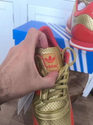 Adidas Galaxy Talla 45 Oro Rojo.