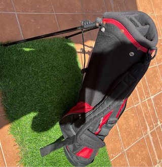 Bolsa de palos de golf roja y negra