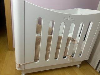 Cuna bebé blanca con ruedas