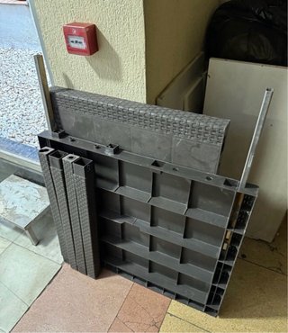 Mesa exterior de plástico resistente