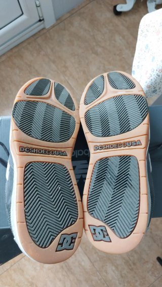 Zapatillas DC Shoes grises y marrones