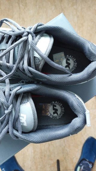 Zapatillas DC Shoes grises y marrones