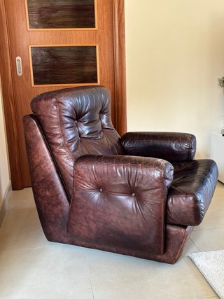 Sillón de piel marrón