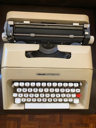 Máquina de escribir Olivetti Lettera 35