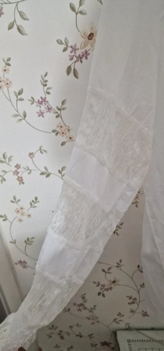 Camisa blanca con encaje