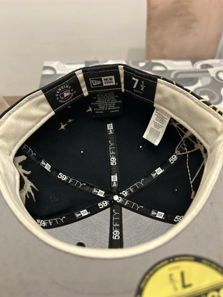 Gorra New Era NY 7 1/2 Negra y Dorada