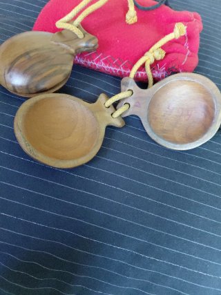 Castañuelas de madera con funda
