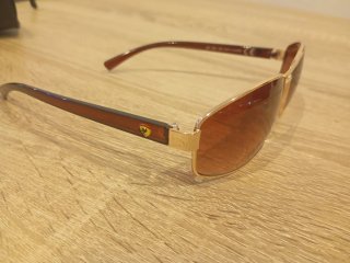 Gafas de sol polarizadas Ferrari doradas .(CAMBIO)