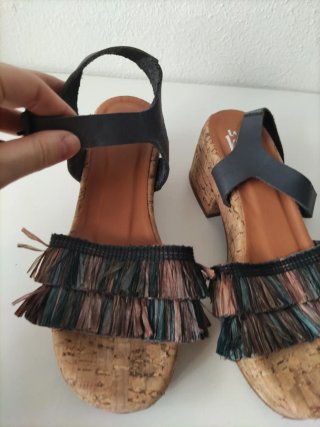 Sandalias plataforma corcho tiras flecos