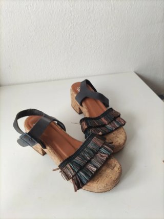 Sandalias plataforma corcho tiras flecos