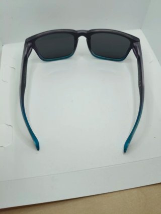 Gafas de sol polarizadas negras y azules