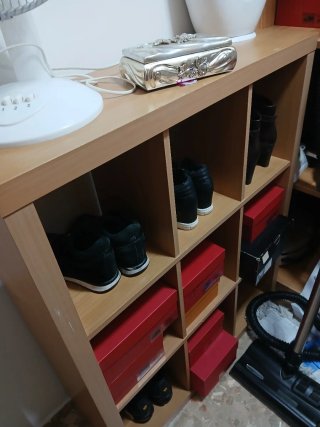 Zapatero de madera y metal