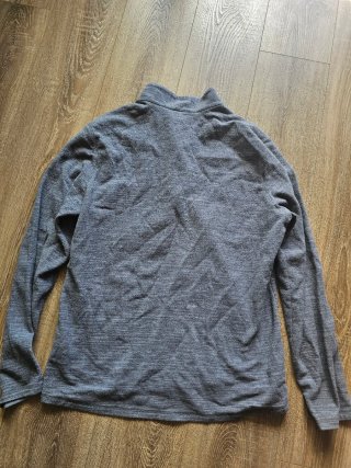 Polar hombre gris cierre
