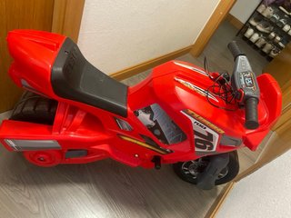 Moto eléctrica infantil FEBER