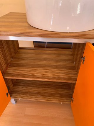 Mueble de baño vintage naranja