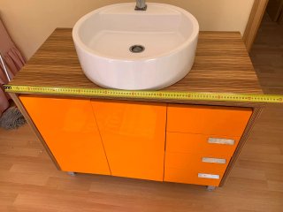 Mueble de baño vintage naranja