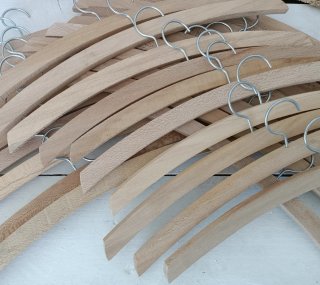 Perchas de madera (Set de 25 unidades)