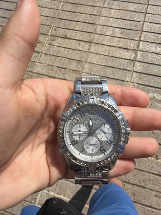 Reloj Guess Plateado con Cristales