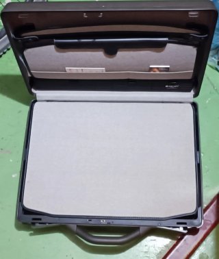 Maletín Delsey Marrón con Cerradura Combinada